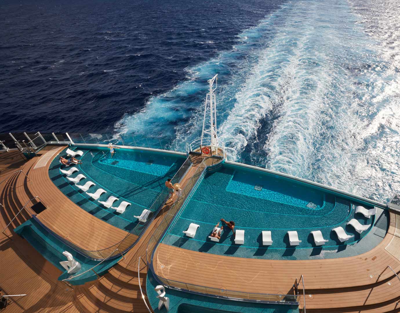 Infinity pool and loungers at the aft of an MSC cruise ship with ocean views | MSC Cruises Infinity pool and loungers at the aft of an MSC cruise ship with ocean views | MSC Cruises
